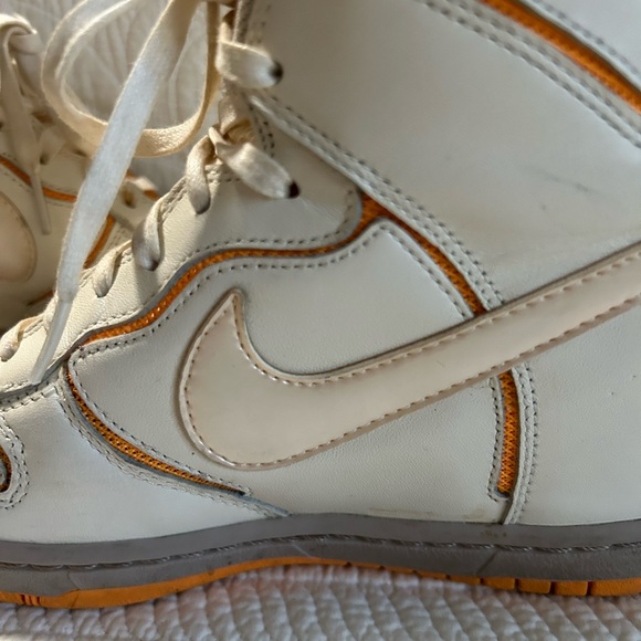 Nike Women’s Dunk Ski Hi Top Atomic Mango Wedge Sneakers Size 8 EUC - Picture 3 of 9